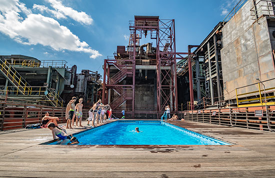 Zollverein: Sprung in den coolsten Pool im Ruhrgebiet